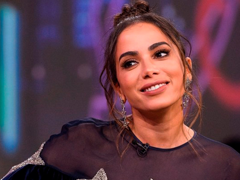 Anitta fala sobre relação com cirurgia plástica: 'gosto de mudar