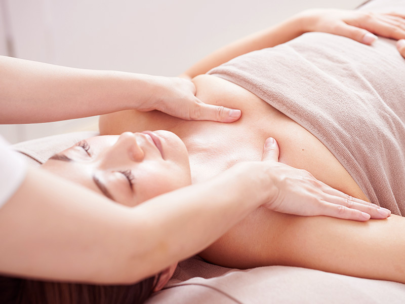 Pode usar massagem para levantar os seios? massagem levantar mamas