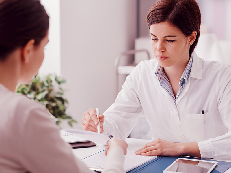 O primeiro passo para fazer a cirurgia de redução de mama é passar em avaliação médica cirurgia diminuir mama
