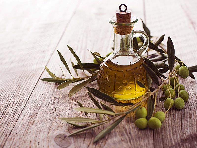 azeite de oliva ilustrando os ácidos graxos para chapar barriga