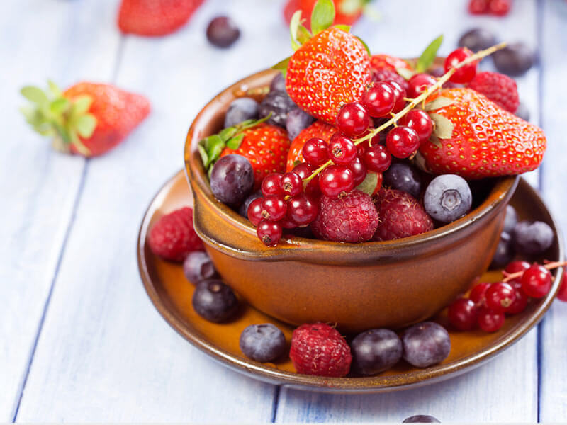 seleção de frutas vermelhas para chapa barriga