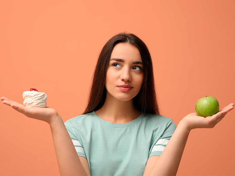 mulher escolhendo dieta pre operatoria