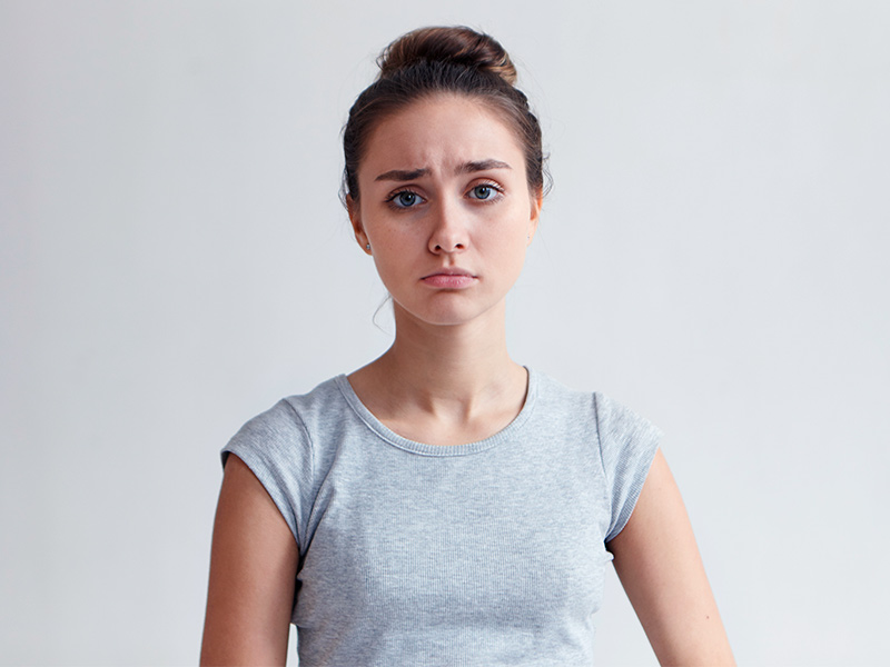 Para quem não é indicada a cirurgia plástica de lipoescultura mulher expressão triste