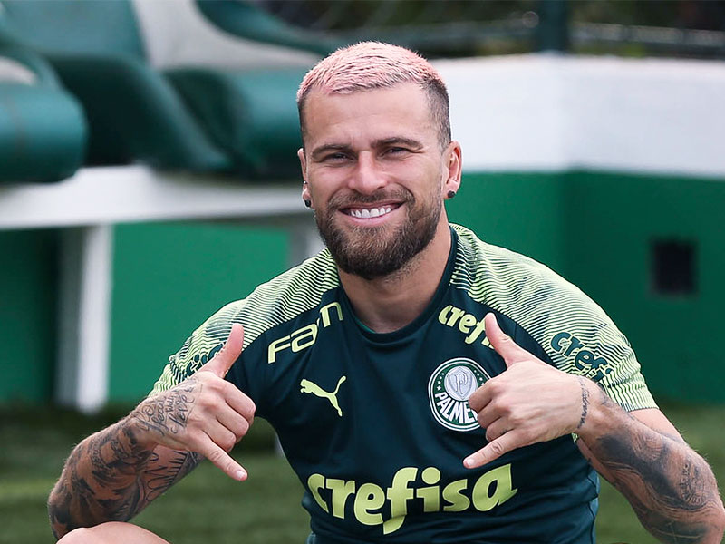 Imagem do jogador Lucas Lima depois da harmonização facial