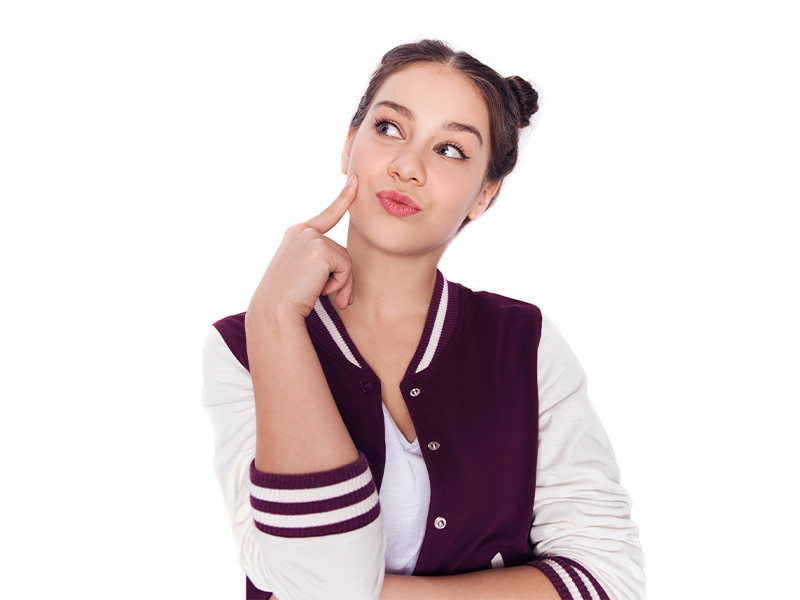 Com quantos anos pode fazer redução de mama? Menina pensando em qual é a idade mínima para a redução de seios