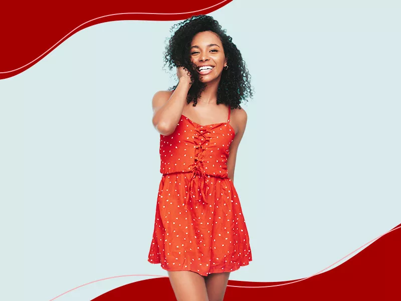 Tenha o corpo que sempre sonhou Mulher de vestido laranja feliz após ter feito o endolaser